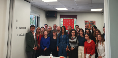 La vicealcaldesa de Madrid, Begoña Villacís, visita la sede social de Hostelería Madrid para recibir el reconocimiento del sector - Hostelería Madrid