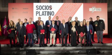 Hostelería Madrid celebra los I Premios Platino con la entrega de 25 galardones a los asociados que llevan más de 40 años en la asociación - Hostelería Madrid
