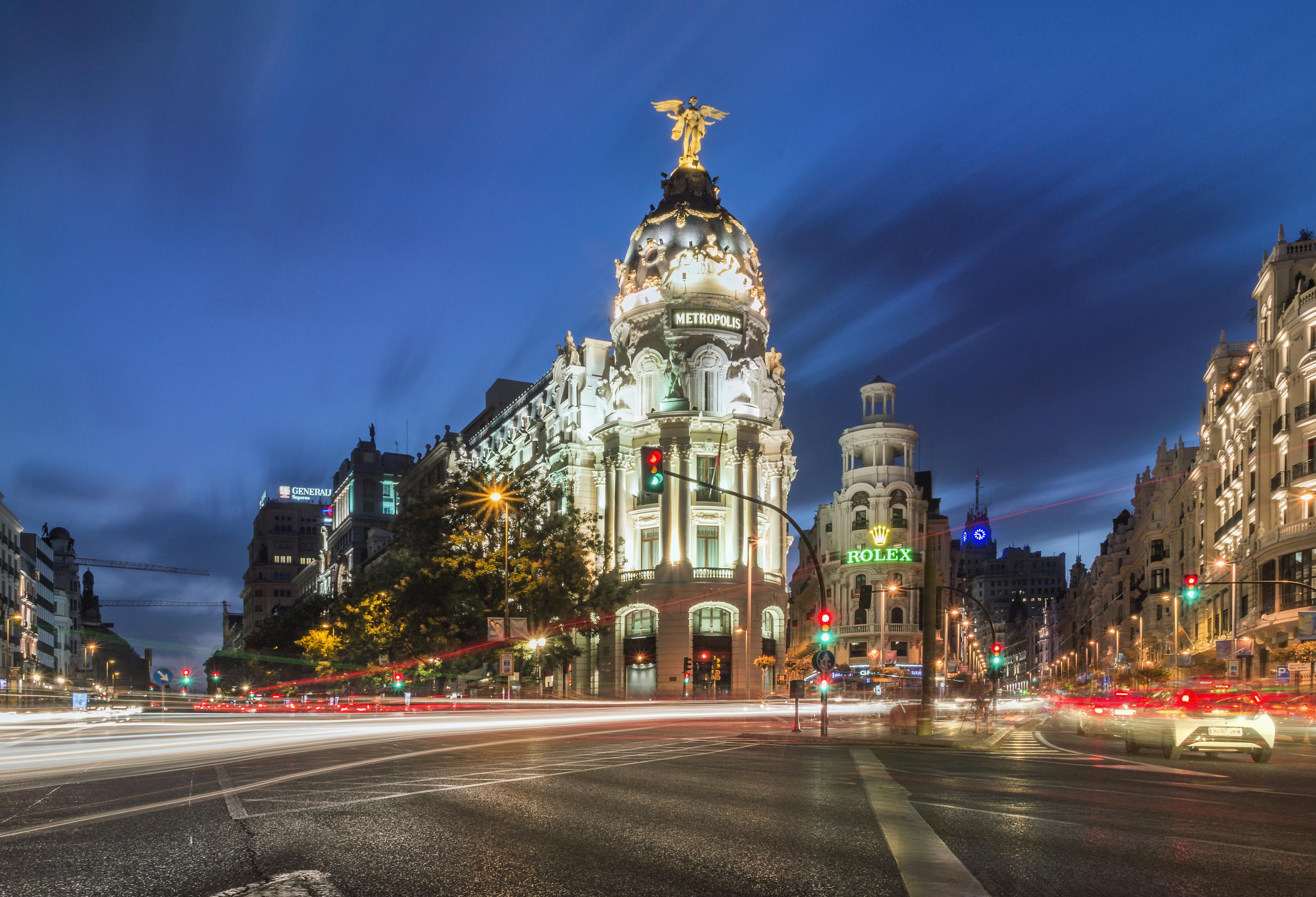 Restricciones al tráfico en la Calle Gran Vía de Madrid durante la Navidad - La Viña